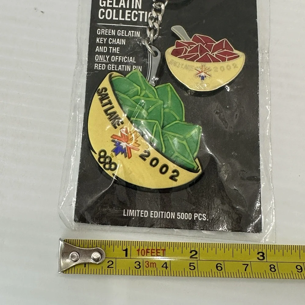 Salt Lake 2002 Olympics Aminco LE‎ 5000 RED /GREEN JELLO KEYCHAIN PIN Set NIP